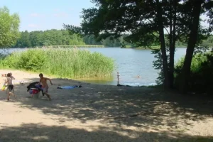 Familienyoga in der Jugendherberge am Köriser See